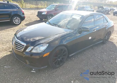 2010 Mercedes-Benz E 550 4Matic из США, поврежденный, VIN WDDHF9AB4AA180137